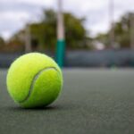 Pourquoi mettre des balles de tennis dans votre machine à laver ? La réponse va vous étonner !