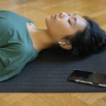 Yoga Nidra : Les Ombres Cachées d’une Relaxation Profonde